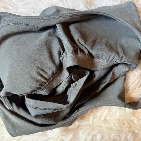 SOLD Vuori gray crop top size XS - Picture 3 of 3